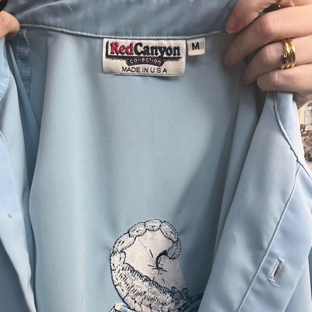 Red Canyon scorpion button down 🦂 - Picture 8 of 8